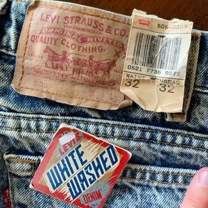Deadstock vintage acid wash levis runs very small